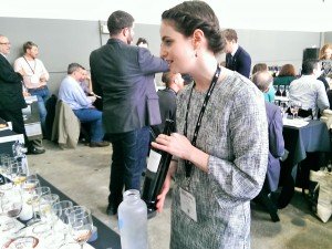 Andrea Morris, prestigiosa sommelier, selecciona un vino de Bodegas Rubicón en el ICC